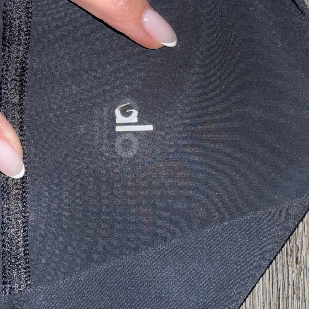 ALO YOGA High-Waist Ripped Warrior Legging Size Medium in Black
